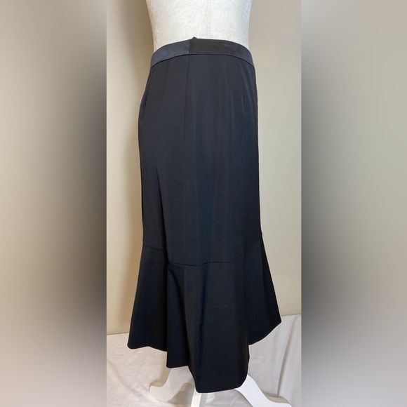 CHANEL Ruffled Wool Mid Skirt - Picture 4 of 9